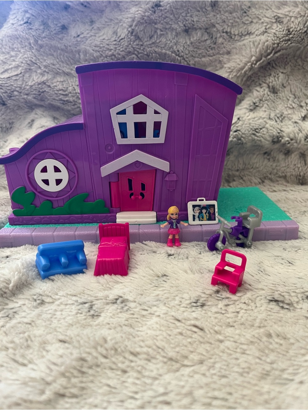 Polly Pocket Pollyville Pocket House Playset